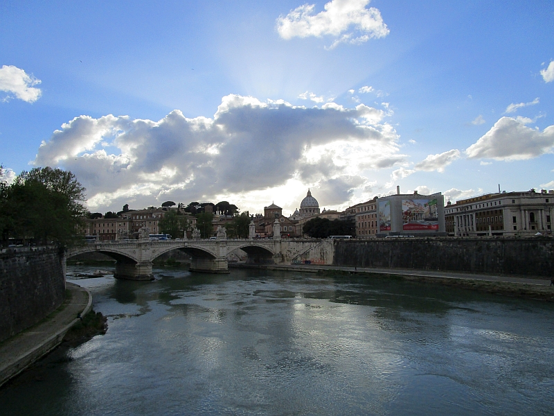 Blick über den Tiber zur Ponte Vittorio Emanuele II