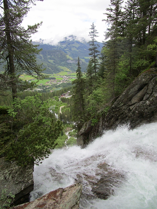 http://www.bahnreiseberichte.de/072-Engadin-Pinzgau-Rosental/72-095Krimmler-Wasserfaelle.JPG