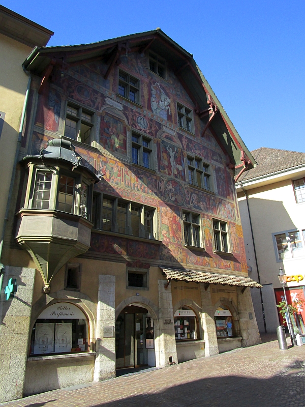 http://www.bahnreiseberichte.de/073-Drei-Tage-Schweiz/73-008Schaffhausen-Haus-zum-Ritter.JPG