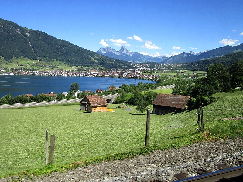 http://www.bahnreiseberichte.de/073-Drei-Tage-Schweiz/73-070Fahrt-VAE-Zugersee.JPG