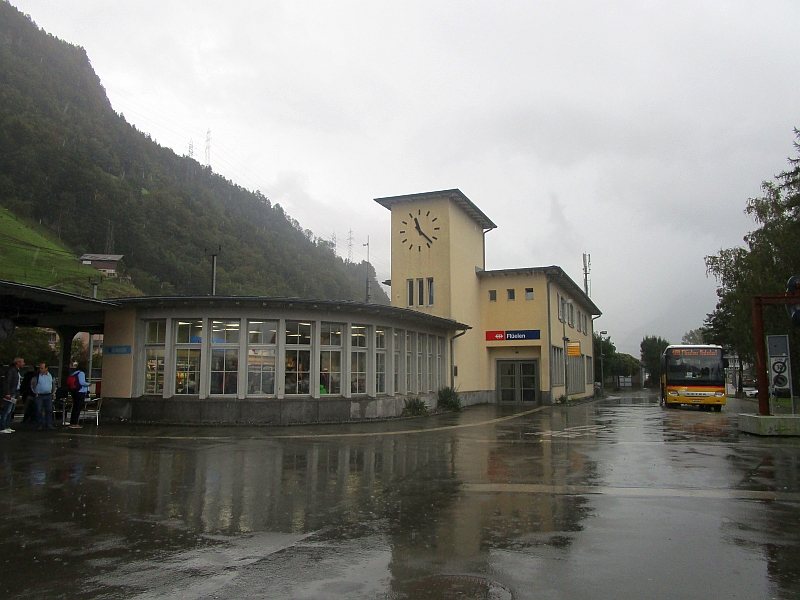 http://www.bahnreiseberichte.de/076-Gottardino-Genua/76-008Flueelen-Bahnhof.JPG