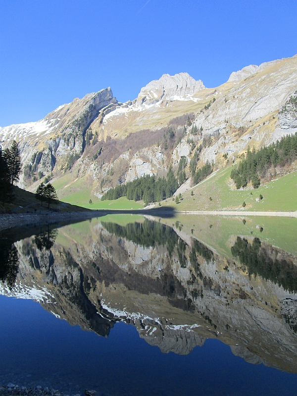 http://www.bahnreiseberichte.de/079-Suedtirol-Aostatal/79-020Seealpsee.JPG