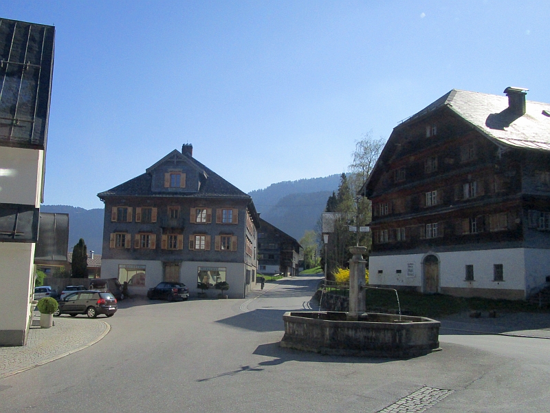 http://www.bahnreiseberichte.de/079-Suedtirol-Aostatal/79-041Schwarzenberg.JPG