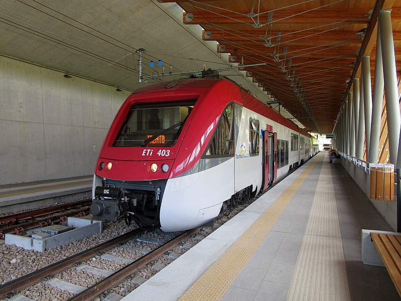 ETi-Triebwagen der Nonstalbahn im Bahnhof Mezzana