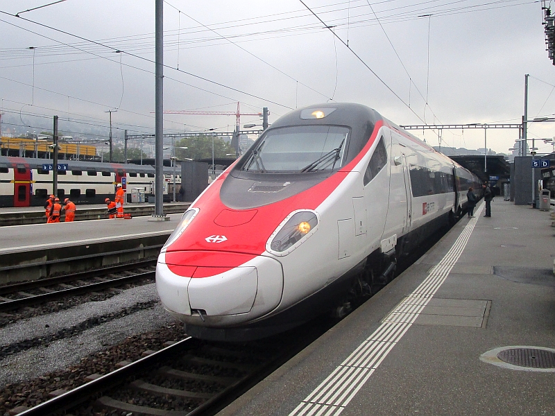 Astoro-Triebzug (ETR 610) im Hauptbahnhof Zürich