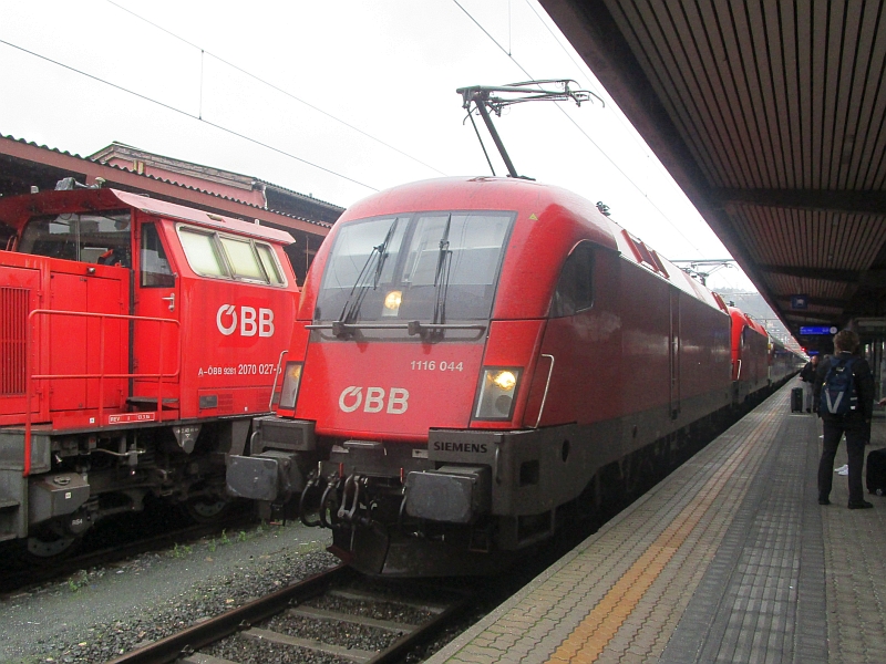 Einfahrt des EC Transalpin in den Hauptbahnhof Innsbruck
