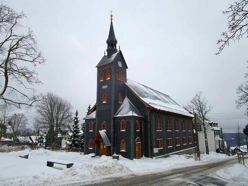Stadtkirche Neuhaus am Rennweg im Schnee