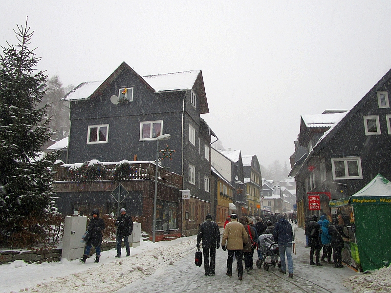 Winterwetter beim Kugelmarkt in Lauscha