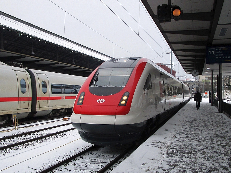 ICN-Zug im Bahnhof Basel SBB