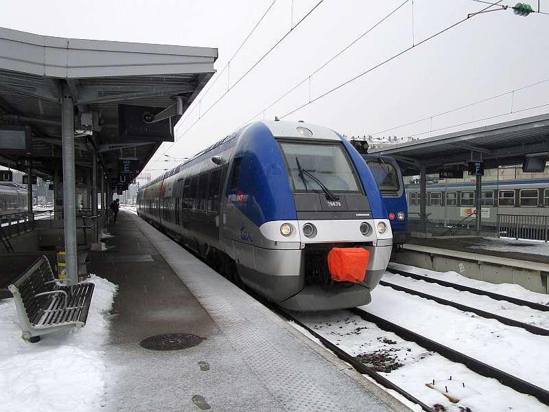 Triebzug der Reihe X 76500 im Bahnhof Besançon-Viotte