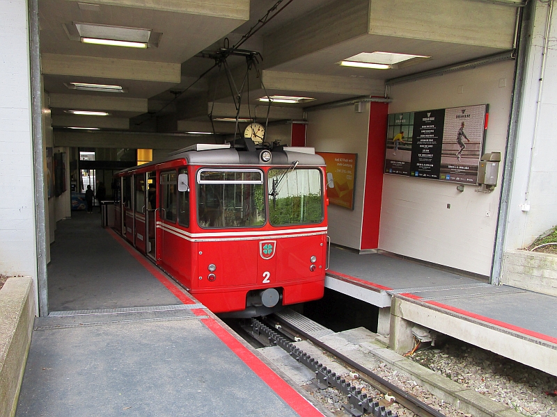 Triebwagen Nr. 2 der Dolderbahn in der Talstation