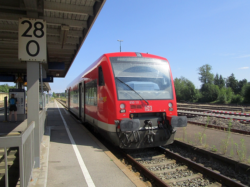 Regioshuttle-Dieseltriebwagen in Aulendorf zur Fahrt auf der 'Moorbahn'