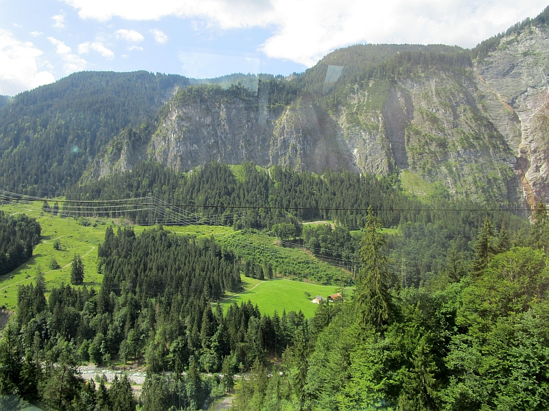 Blick aus dem Zugfenster auf der Arlbergstrecke