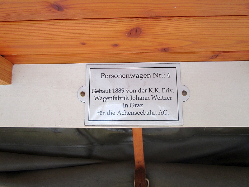 Herstellerschild am Wagen der Achenseebahn