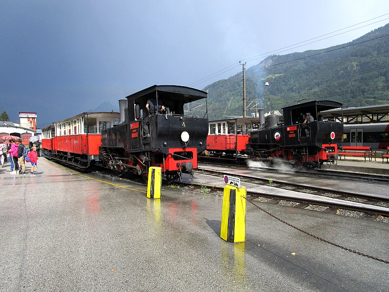 Züge der Achenseebahn im Bahnhof Jenbach
