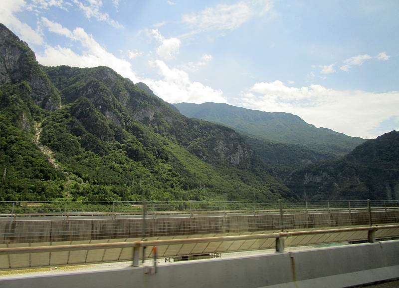 Busfahrt durch das Kanaltal zwischen Karnischen und Julischen Alpen