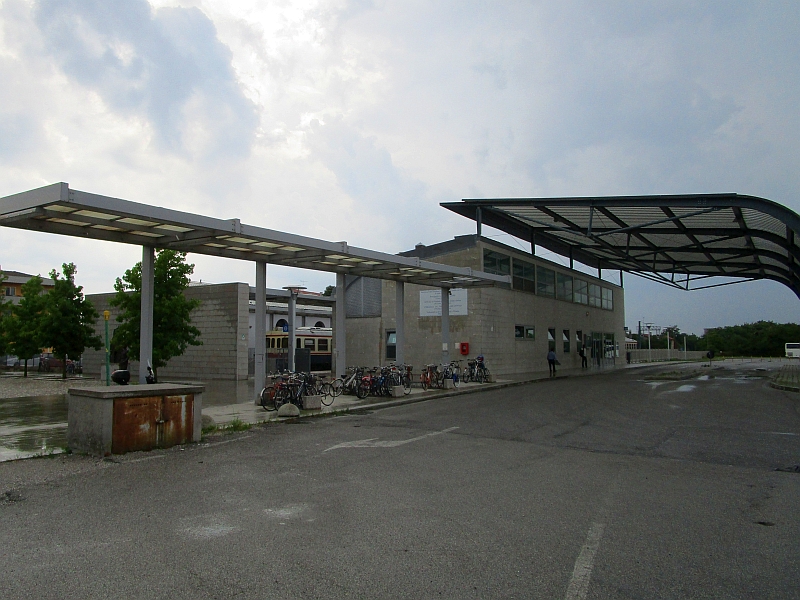 Kombinierter Bahn- und Busbahnhof Stazione di Cividale