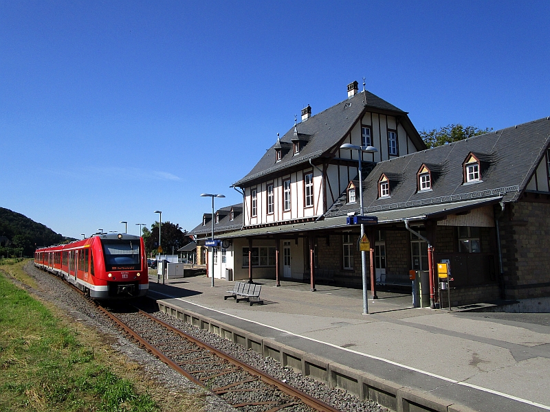 LINT-Triebzug am Endhaltepunkt Bad Münstereifel
