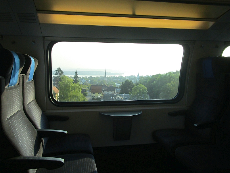Blick aus dem Zugfenster über Kreuzlingen und den Bodensee