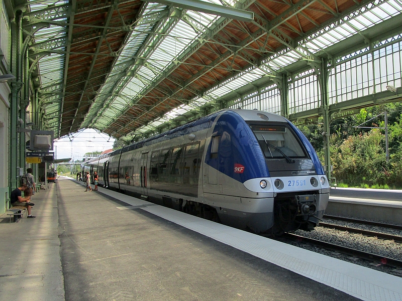 Zug der Reihe Z 27500 im Bahnhof Évian-les-Bains