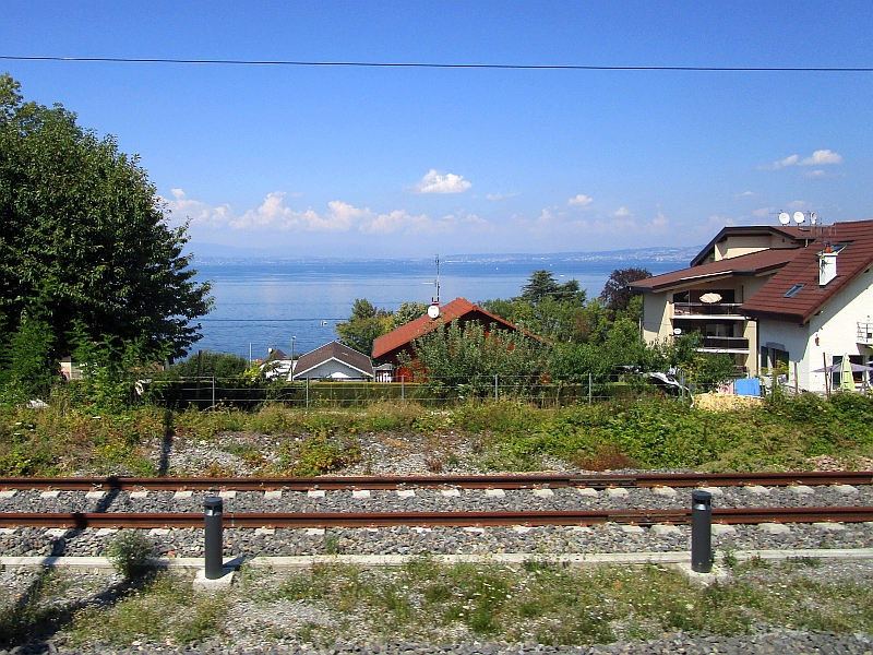 Blick vom Zug auf den Genfersee