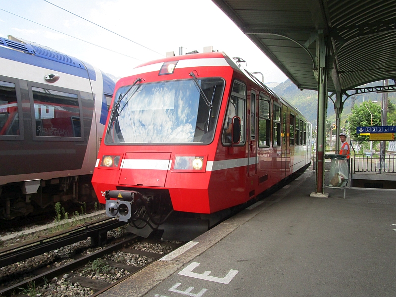 Schmalspur-Triebzug im Bahnhof Saint-Gervais-les-Bains-Le Fayet