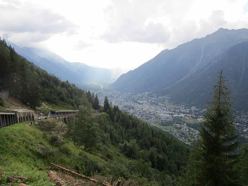 Streckenführung mit Lawinengalerien am Berghang