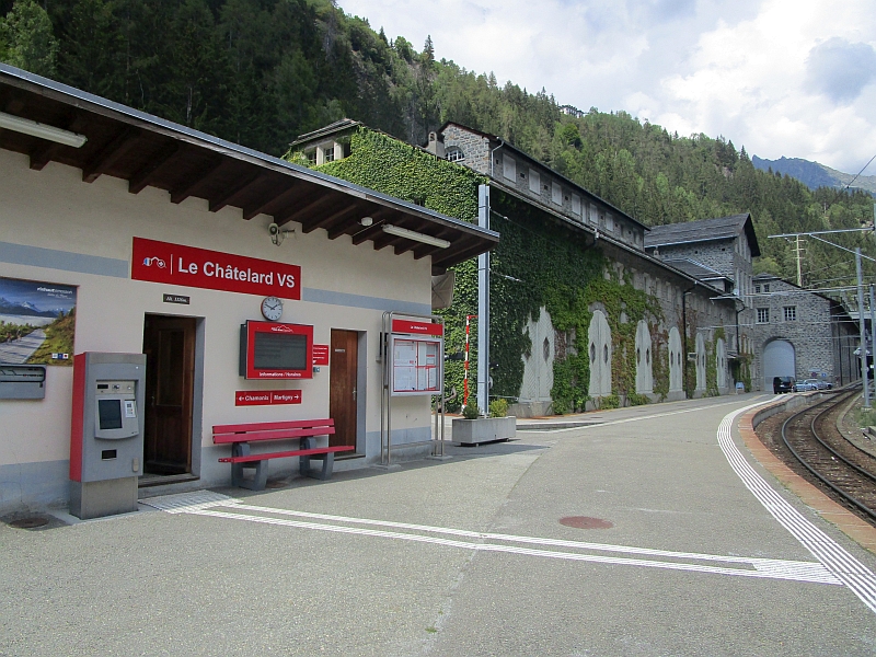 http://www.bahnreiseberichte.de/092-MontBlanc-Chablais/92-128Le-Chatelard-Kraftwerk.JPG