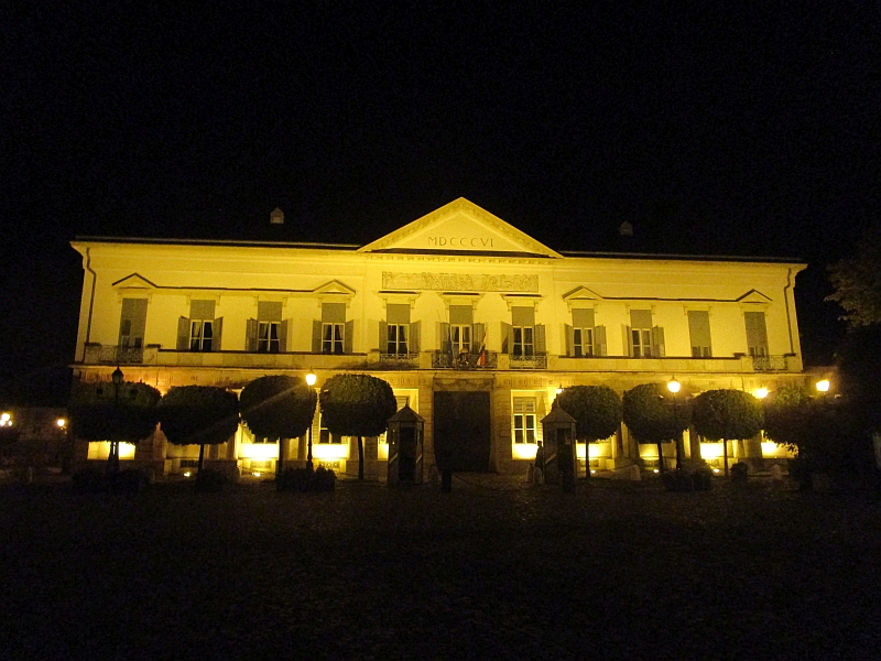 Palais Sándor Budapest bei Nacht