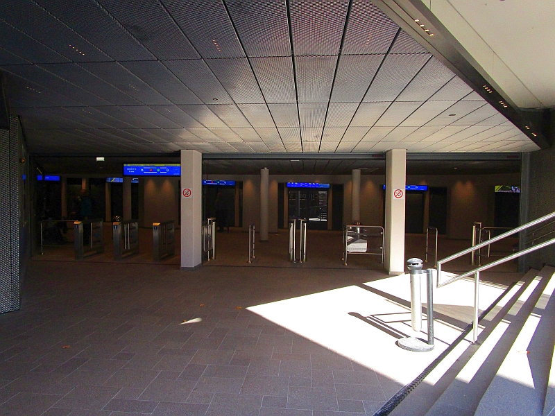 Zugang zum Bahnsteig an der Station 'Seilbahn'