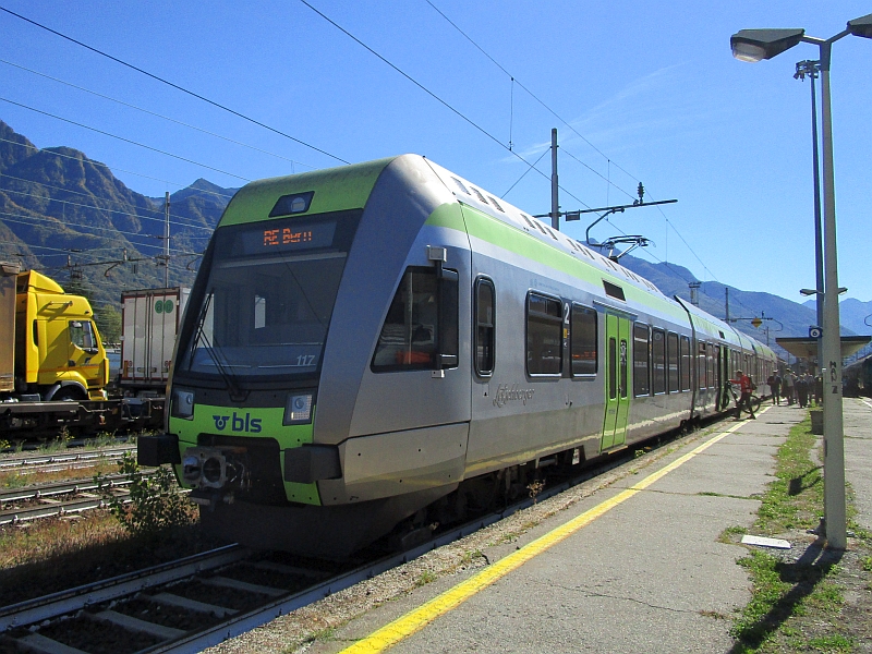 Lötschberger-Triebzug im Bahnhof Domodossola