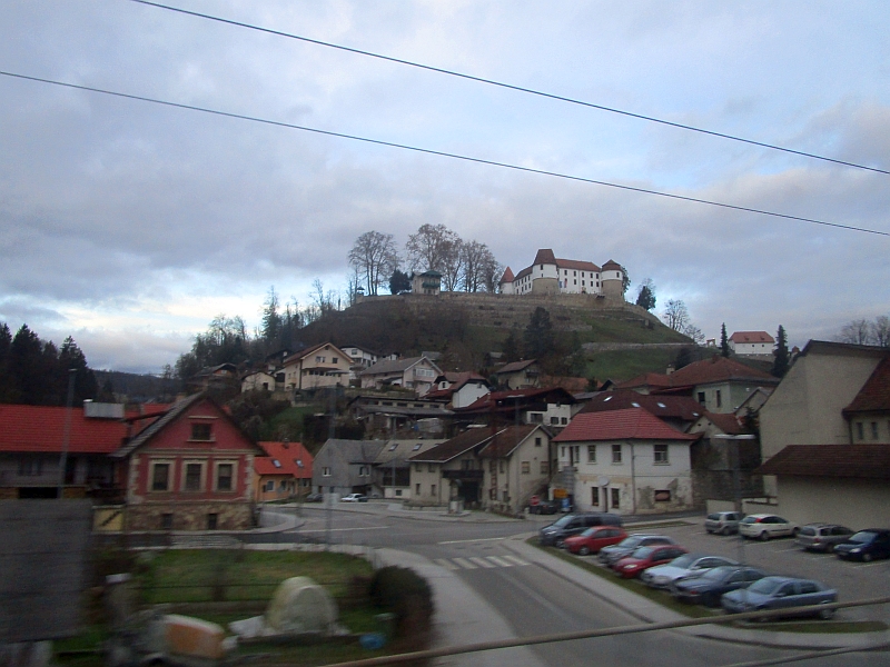 Burg Sevnica oberhalb des gleichnamigen Ortes