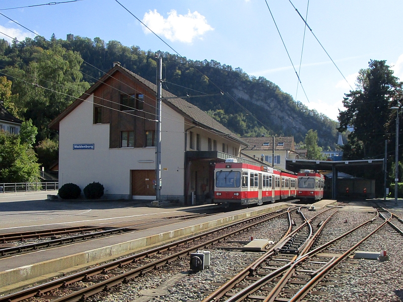 Triebzüge im Bahnhof Waldenburg