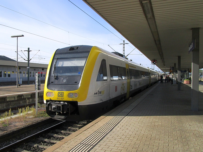 Dieseltriebzug der Baureihe 612 im Badischen Bahnhof Basel
