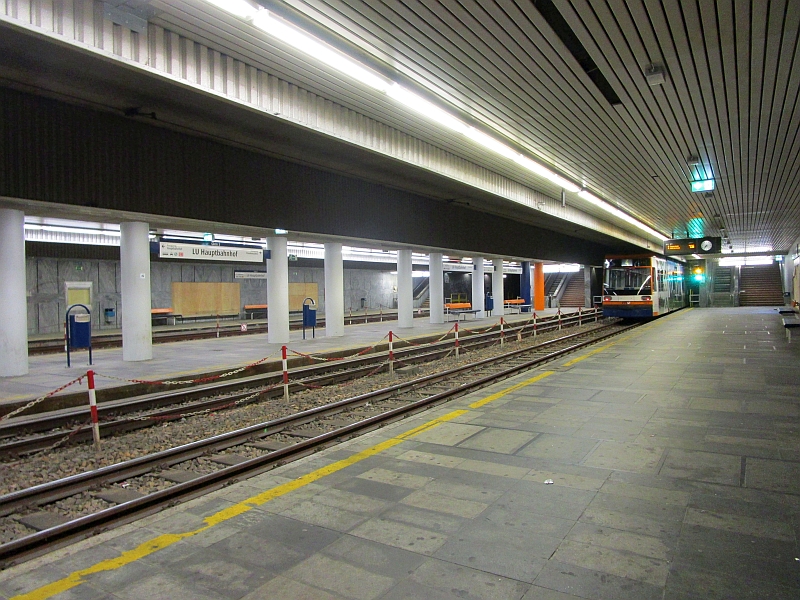 Unterirdische Straßenbahnhaltestelle am Hauptbahnhof Ludwigshafen