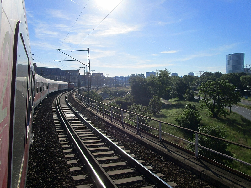 Einfahrt in den Hauptbahnhof Mannheim