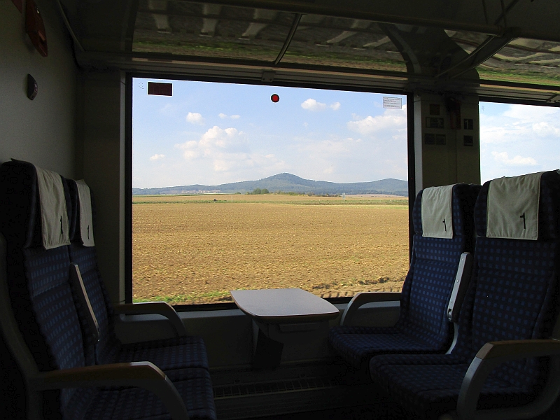 Blick aus dem Zugfenster der Lahn-Eifel-Bahn