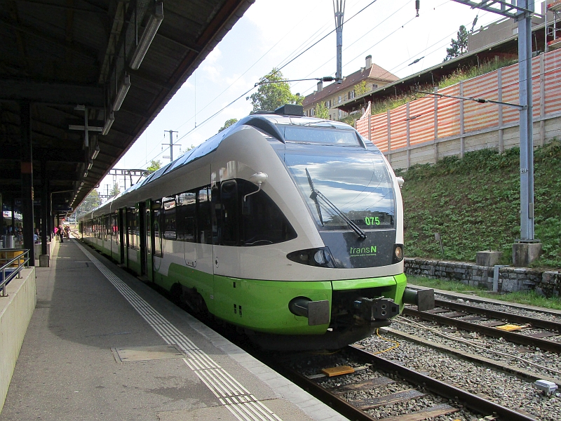 Flirt-Triebzug von transN im Bahnhof La Chaux-de-Fonds