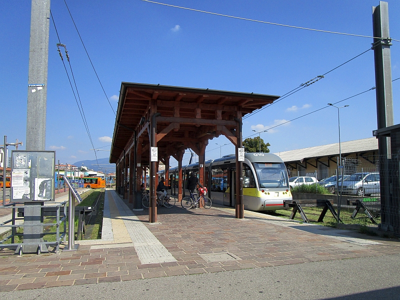 Endhaltestelle der Tramvie Elettriche Bergamasche (TEB) am Bahnhof von Bergamo