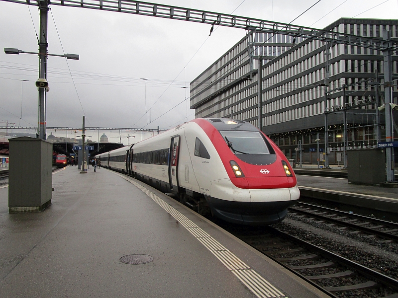 ICN-Zug im Hauptbahnhof Zürich