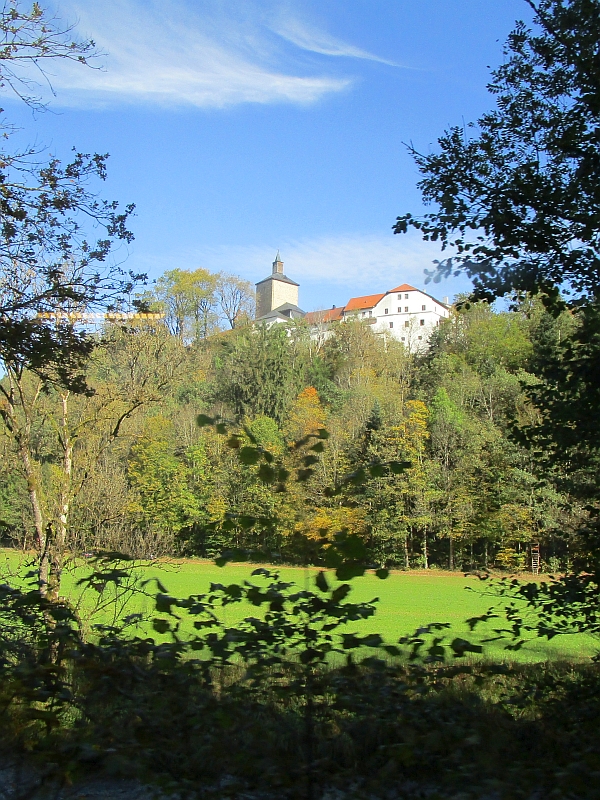 Blick vom Zug auf Schloss Fürsteneck
