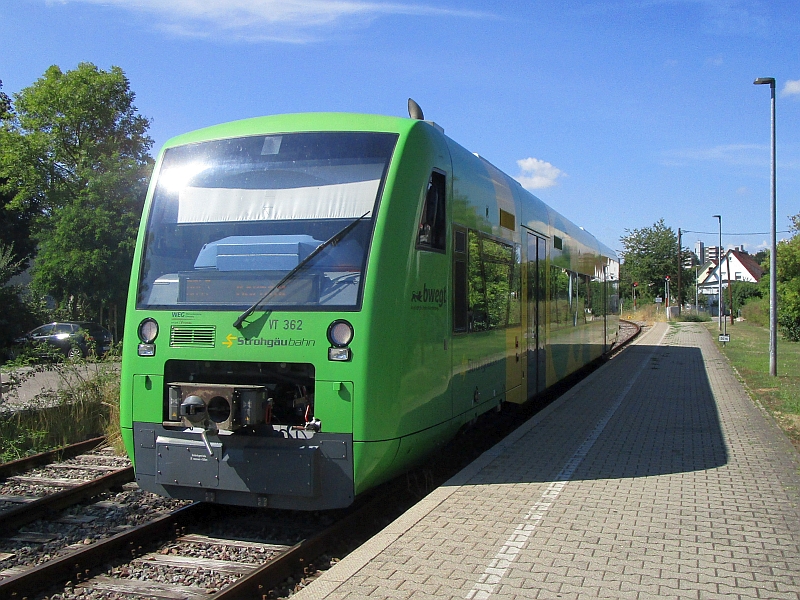Regioshuttle-Dieseltriebzug der Strohgäubahn im Heimerdingen