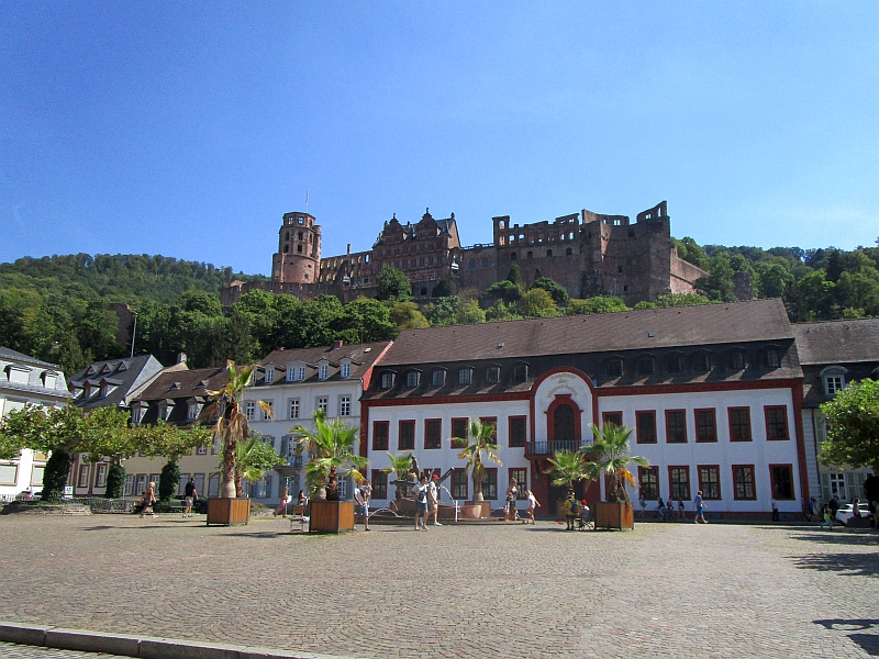 Heidelberger Schloss über der Akademie der Wissenschaften