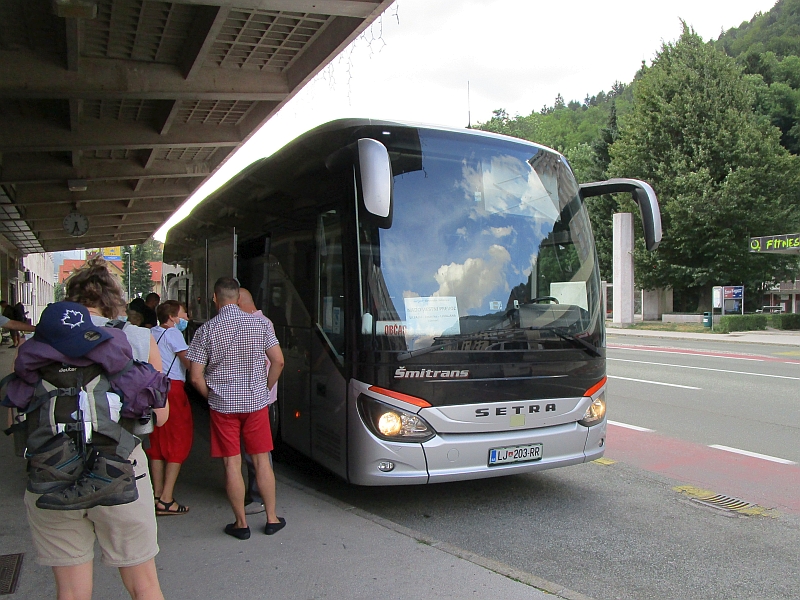 Bus des Schienenersatzverkehrs in Jesenice