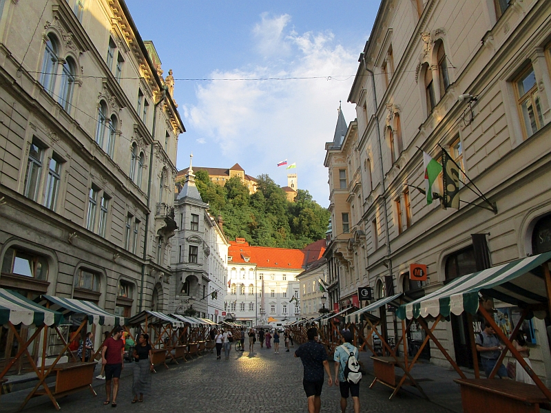 Blick von der Altstadt zur Burg von Ljubljana