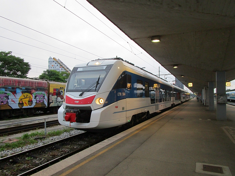 Italienischer Triebzug vom Typ CAF-Civity im Bahnhof von Ljubljana