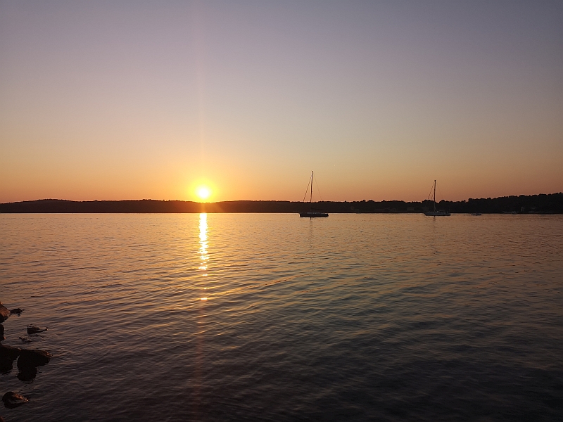 Sonnenuntergang über der Bucht von Pula