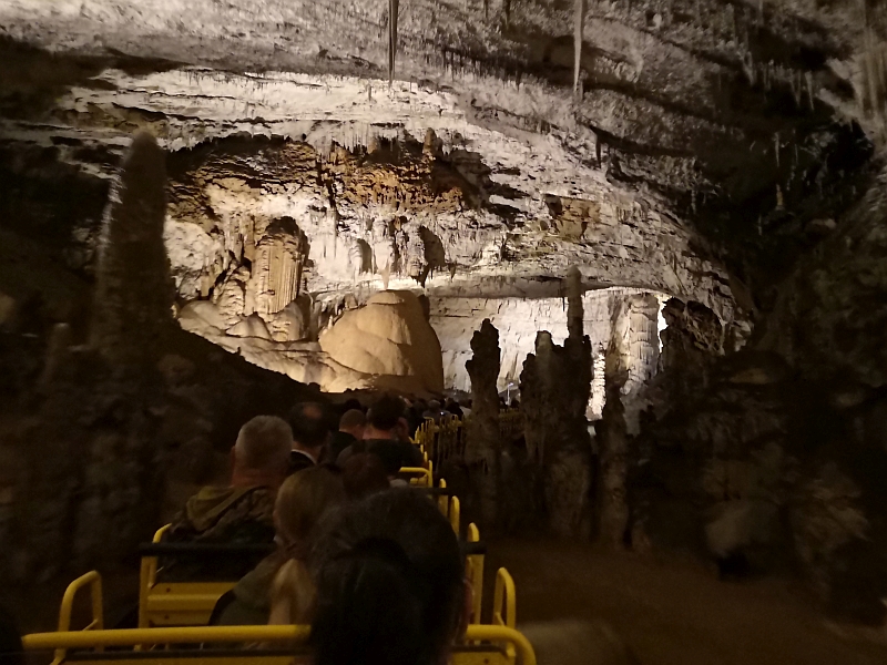 Fahrt mit der Höhlenbahn durch die Tropfsteinhöhle von Postojna