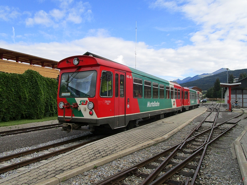 Triebzug der Murtalbahn im Bahnhof Tamsweg
