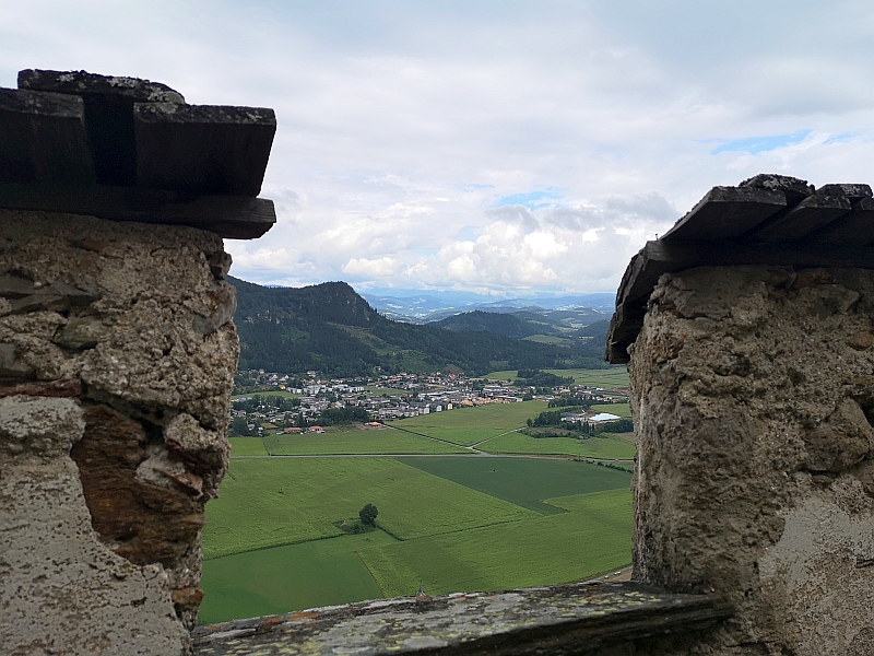 Blick von Burg Hochosterwitz auf Launsdorf